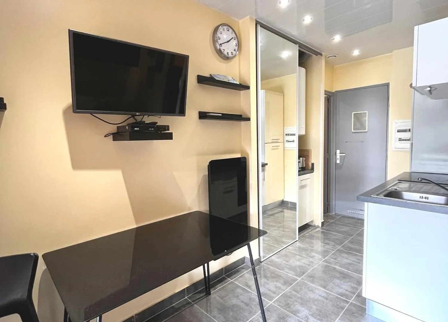 Studio Jade A 100M De La Plage Hyeres Apartment